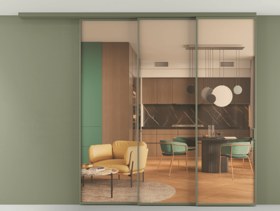 Перегородка Formato вдоль стены на потолок 3 створки с синхронным механизмом АЛПР 040.01 Алюминий оливковый тёмный Прозрачное оранжевое стекло, триплекс Цена 382108 ₽ | Volhovec