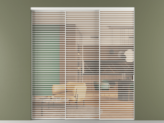 Алюминевая перегородка АЛПР 040.07_АБЛ_ПРОЗ ОРАНЖ_new. Цвет Алюминий белоснежный. Материал Алюминий в эмали. Коллекция Перегородка Formato внутри проёма 3 створки с синхронным механизмом. Картинка.